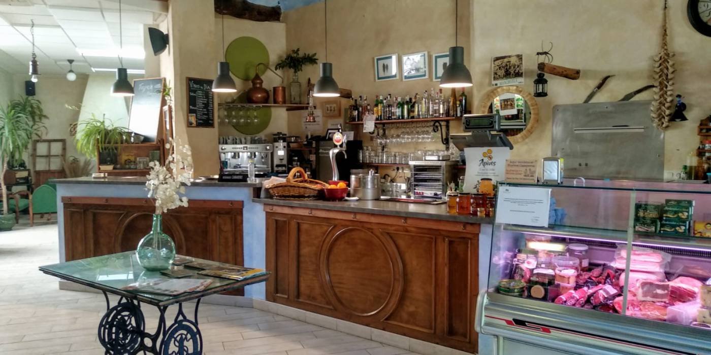 Se despensa y degustan productos en Taberna La Fragua